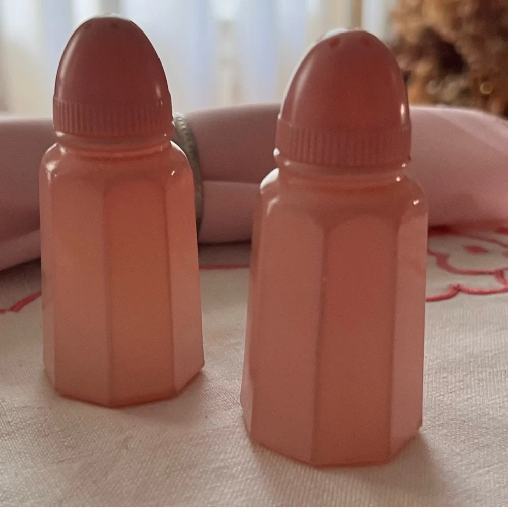 VTG Hazel Atlas Pink Salt and Pepper Shakers